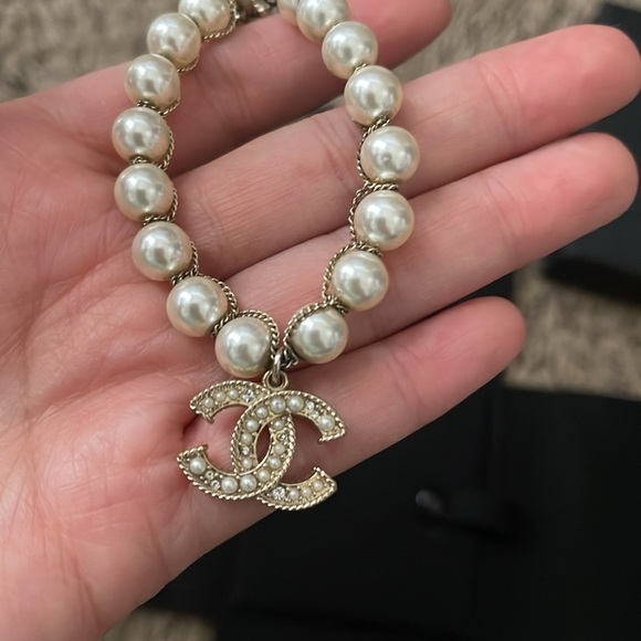 Chanel Pearl Bracelet - Picture 6 of 11